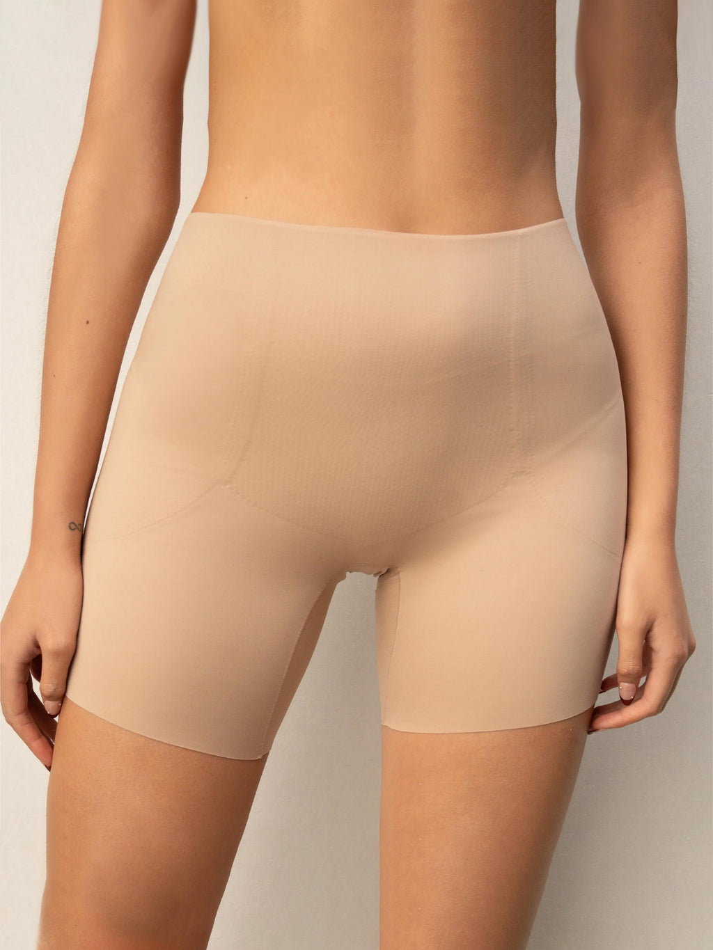 BOXER DE DAMA CON RELLENO SIN COSTURA X UND